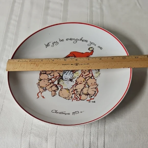 Vintage Christmas Plate with Santa Design - Picture 3 of 3